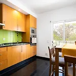 Spacious 2br - Large Pool & Balconies - Near Lejlighed