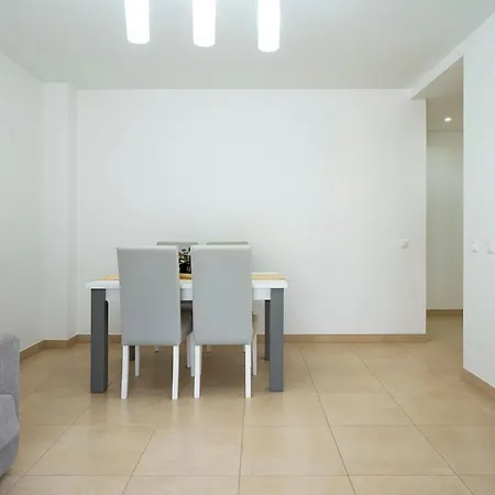 Lejlighed Spacious 2br - Large Pool & Balconies - Near *