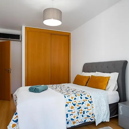 Spacious 2br - Large Pool & Balconies - Near Apartmán