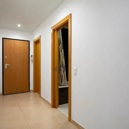 Spacious 2br - Large Pool & Balconies - Near Appartement *